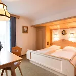 Hotel Alpenhof 3*